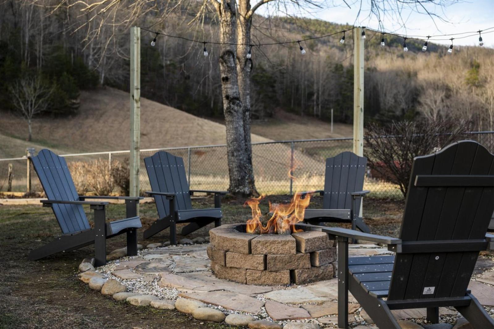 Hidden Star Hideaway-Blackberry Farm-Smoky Mtn Nat Park-Hot Tub- Fire Pit- Fenced Yard- Pet Friendly Walland Exterior foto